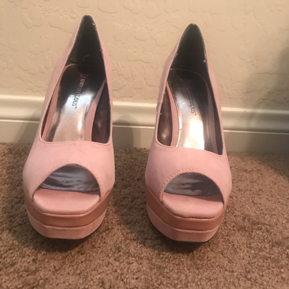 Women’s Pink Suede heels size 7 - Picture 3 of 8